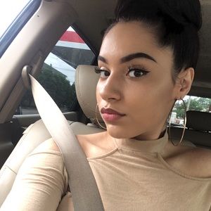 Meet your Posher, Joline